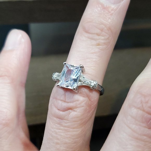 Size 6 925 Sterling Silver Cubic Zirconia Brilliant Gem Ring - Picture 3 of 8